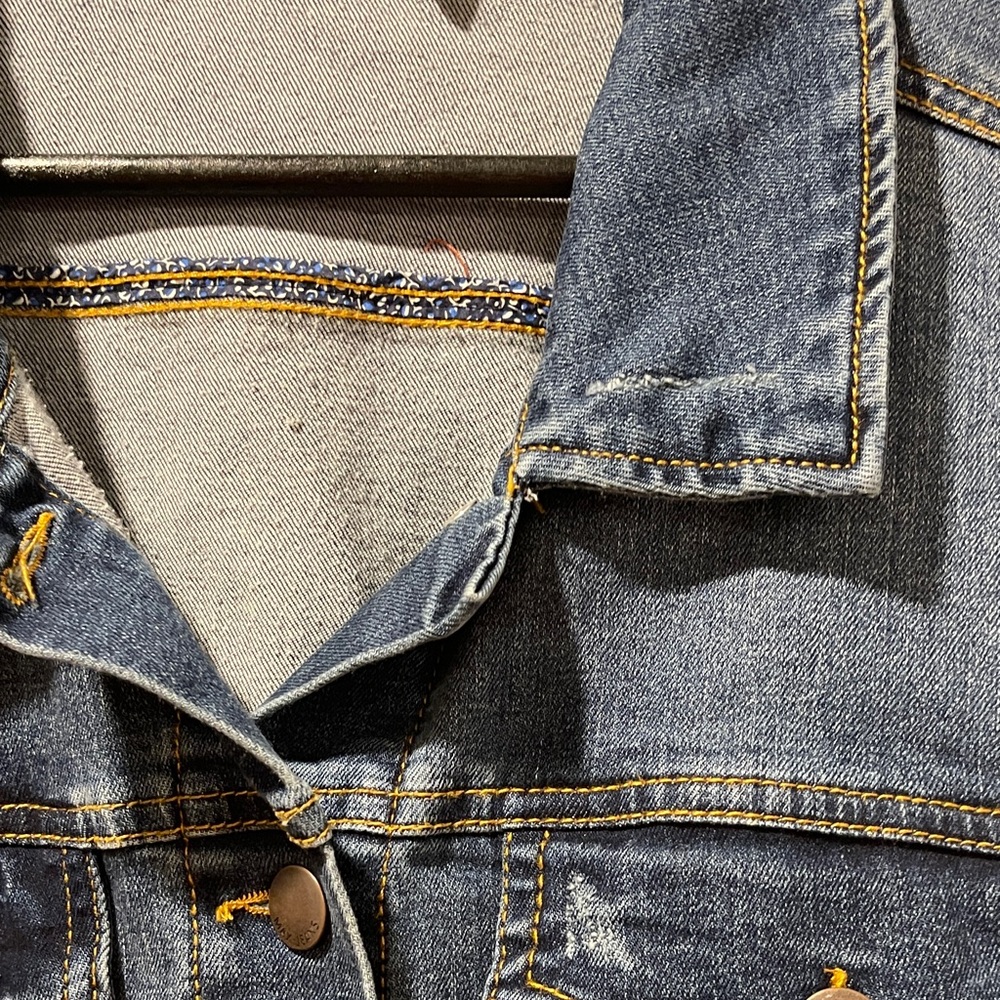 Max Jeans Blue Distressed Stretchy Denim Jacket with Floral Embroidery - Picture 7 of 13